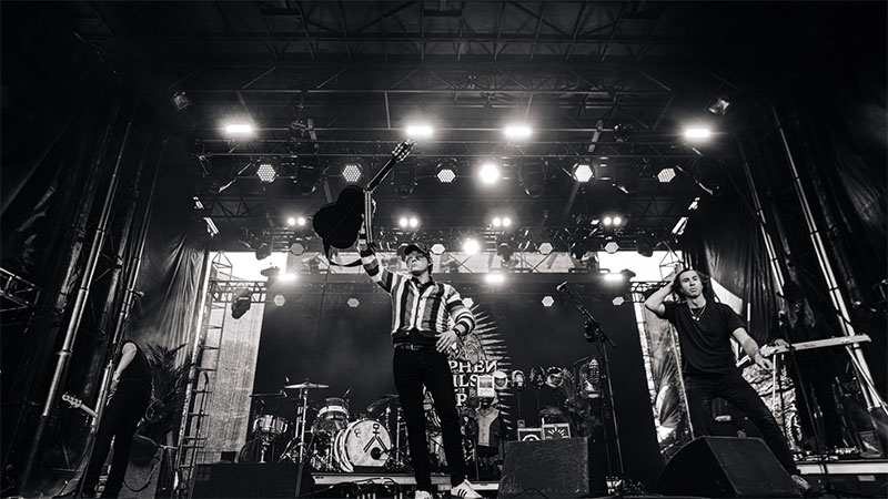 Stephen Wilson Jr. during the 2025 søn of dad tour – raw, no-band acoustic moments are common