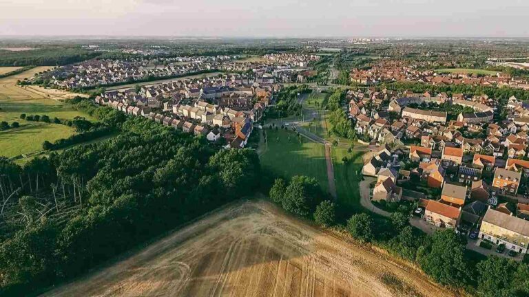 Milton Keynes UK: 2025 Guide to Living, Visiting & Working
